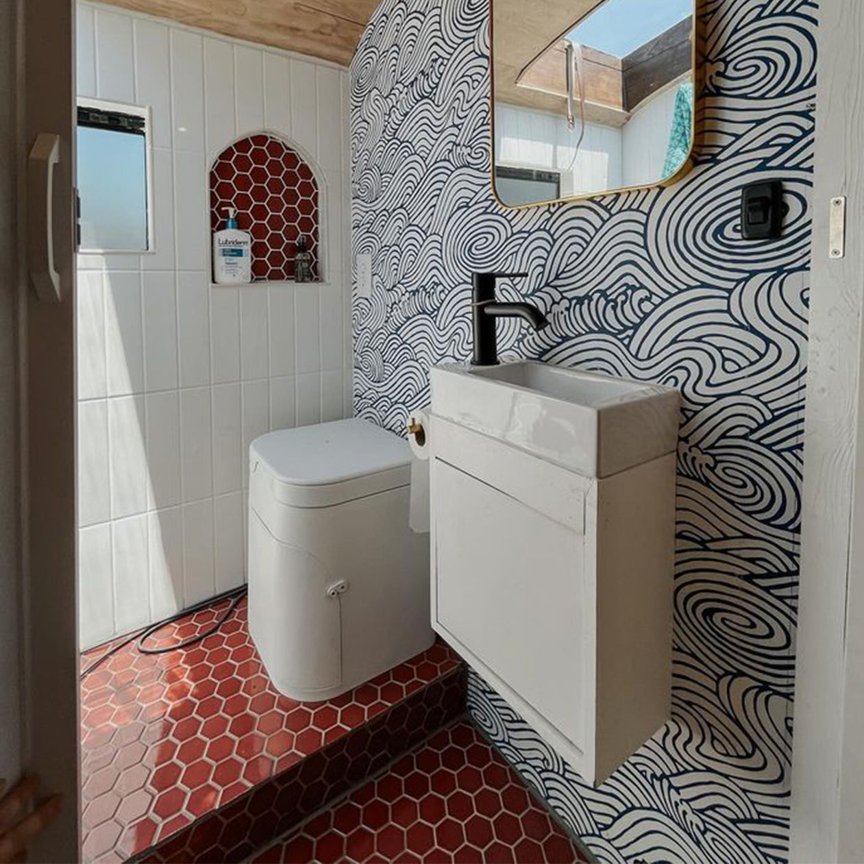 How to Choose the Perfect Toilet for Your Tiny Home Bathroom